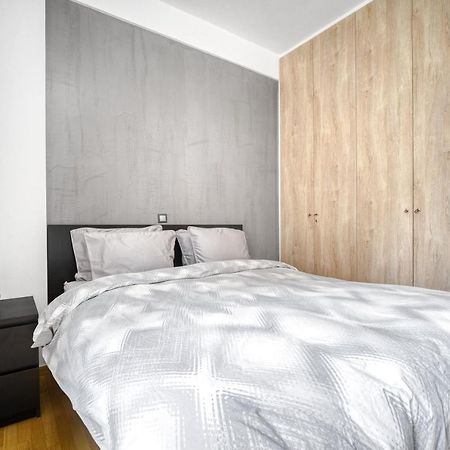 Delightful Stylish Two Bedroom Condo In Hip Area Of Central Athén Kültér fotó
