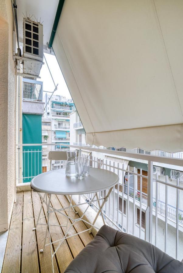 Delightful Stylish Two Bedroom Condo In Hip Area Of Central Athén Kültér fotó