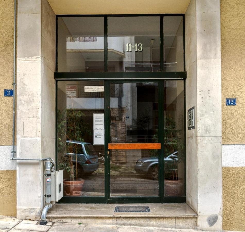 Delightful Stylish Two Bedroom Condo In Hip Area Of Central Athén Kültér fotó
